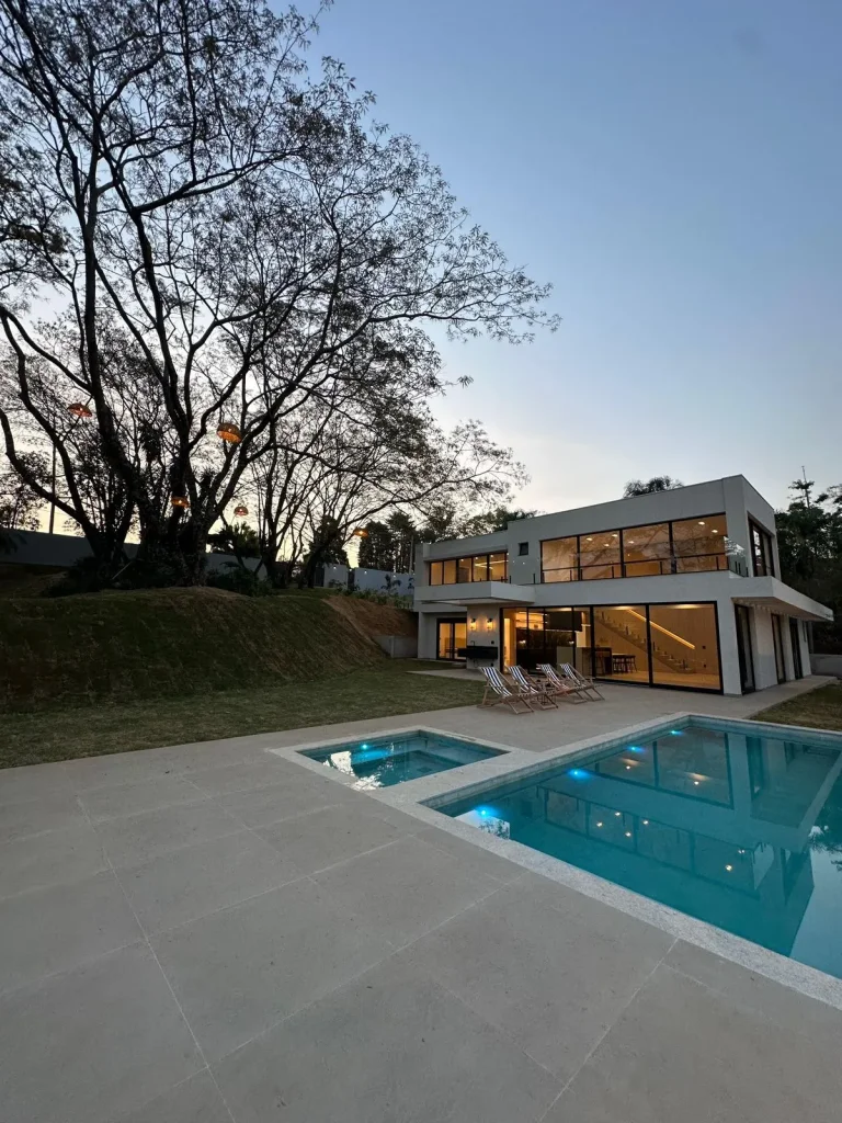 CASA DE ALTO PADRÃO À VENDA NO CONDOMÍNIO PORTA DO SOL